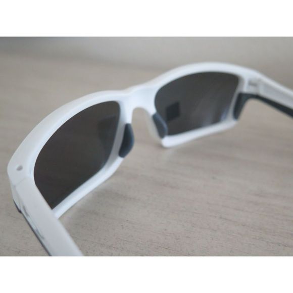Oakley OO9247-07 Men's Matte White/Grey Chainlink Polarized Sunglasses $150 - Picture 11 of 11